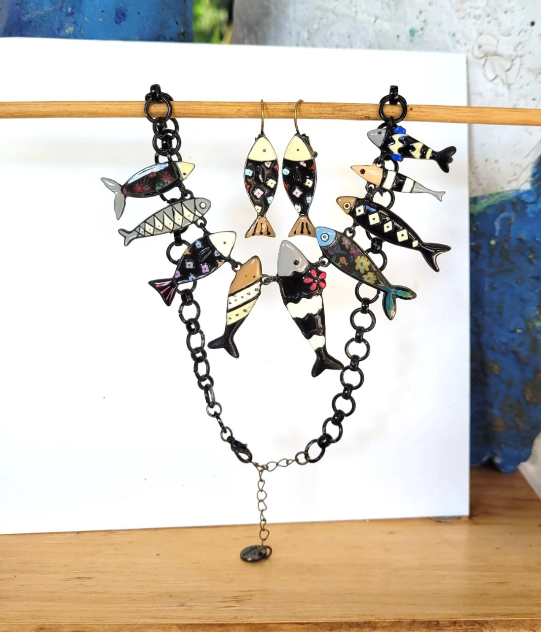 Een vintage stadsoutfit oorbellen en halsketting met visbedels – photo 2